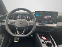 Gebraucht VW Passat R-line 265 PS (194 kW) 2025 Chilirot metallic grenadillschwarz metallic (metallic) Kombi