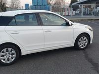Gebraucht Hyundai i20 Classic 75 PS (55 kW) 2017 Weiß Limousine