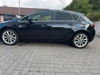 Gebraucht Opel Astra Edition 140 PS (102 kW) 2011 Schwarz Limousine