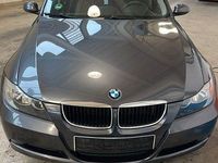 Gebraucht BMW 320 163 PS (119 kW) 2006 Grau Limousine