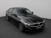 Gebraucht BMW 330 Sport Line 286 PS (210 kW) 2022 Saphirschwarz metallic475schwarz Limousine
