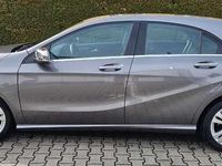 Gebraucht Mercedes A180 148 PS (108 kW) 2017 Grau Kleinwagen