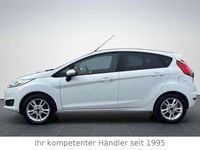 Gebraucht Ford Fiesta Celebration 80 PS (58 kW) 2017 Weiß Kleinwagen
