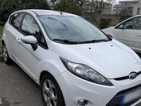 Gebraucht Ford Fiesta 95 PS (69 kW) 2011 Weiß Kleinwagen