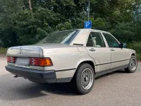 Gebraucht Mercedes 190 72 PS (52 kW) 1987 Grau Limousine