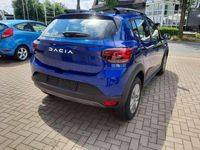 Gebraucht Dacia Sandero Expression 101 PS (74 kW) 2023 Stahlblau Kleinwagen