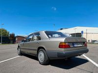 Gebraucht Mercedes E230 132 PS (97 kW) 1988 Silber Limousine
