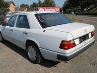 Gebraucht Mercedes 200 118 PS (86 kW) 1992 Weiß Limousine