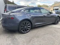 Second-hand Tesla Model S 386 kW (525 CP) 2015 Negru Hatchback