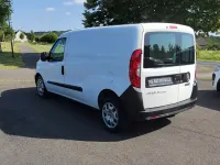 Gebraucht Fiat Doblò 95 PS (69 kW) 2018 Weiß Van / Kleinbus