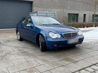 Second-hand Mercedes C220 146 CP (107 kW) 2005 Albastru Berlinǎ