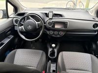 Gebraucht Toyota Yaris 99 PS (72 kW) 2013 Grau Kleinwagen
