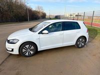 Gebraucht VW Golf 100 kW (136 PS) 2018 Weiß Limousine