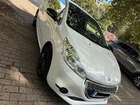 Gebraucht Peugeot 208 68 PS (50 kW) 2014 Weiß Kleinwagen