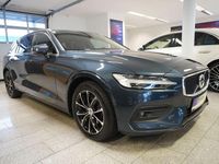 Gebraucht Volvo V60 Momentum 150 PS (110 kW) 2019 Blau Kombi