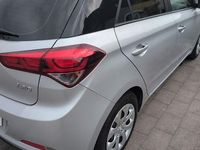 Gebraucht Hyundai i20 75 PS (55 kW) 2017 Silber Limousine