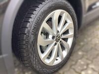 Gebraucht VW T-Roc Life 150 PS (110 kW) 2024 Deep black SUV