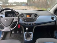 Gebraucht Hyundai i10 Edition 87 PS (63 kW) 2014 Blau Kleinwagen