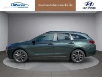 Neu Hyundai i30 Advantage 140 PS (102 kW) 2025 Farbe: gr?n Kombi