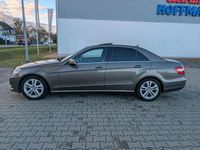 Gebraucht Mercedes E200 Avantgarde 136 PS (100 kW) 2011 Braun Limousine
