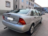 Gebraucht Ford Focus 100 PS (73 kW) 1999 Grau Limousine