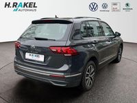 Gebraucht VW Tiguan Life 122 PS (89 kW) 2023 Grau SUV