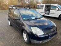 Second-hand Ford Fiesta 69 CP (50 kW) 2005 Albastru Hatchback