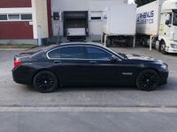 Gebraucht BMW 740 306 PS (225 kW) 2010 Schwarz Limousine