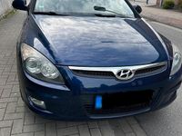 Gebraucht Hyundai i30 109 PS (80 kW) 2010 Blau Kombi