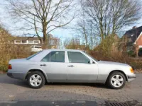 Gebraucht Mercedes E220 150 PS (110 kW) 1992 Silber Limousine