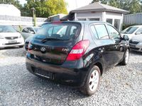 Gebraucht Hyundai i20 Style 101 PS (74 kW) 2011 Schwarz Limousine