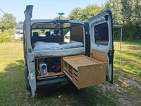 Second-hand Renault Trafic 101 CP (74 kW) 2004 Alb Monovolum