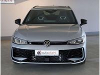 Gebraucht VW Passat R-line 193 PS (141 kW) 2024 Silver metallic Kombi