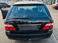 Gebraucht Mercedes E200 163 PS (119 kW) 2005 Schwarz Kombi