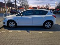 Gebraucht Opel Astra Edition 110 PS (80 kW) 2012 Weiß Kleinwagen