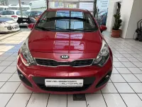 Gebraucht Kia Rio DREAM-TEAM Edition 109 PS (80 kW) 2015 Signal red Kleinwagen