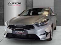 Gebraucht Kia Ceed Comfort 101 PS (74 kW) 2024 (kcs) sparklingsilber met. Kleinwagen