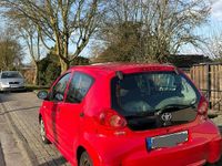 Gebraucht Toyota Aygo 68 PS (50 kW) 2009 Rot Kleinwagen
