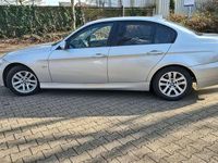 Gebraucht BMW 318 129 PS (94 kW) 2007 Titansilber metallic Limousine