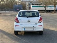 Gebraucht Hyundai i20 Classic 75 PS (55 kW) 2014 Weiß Kleinwagen