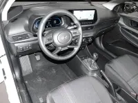 Gebraucht Hyundai i20 Select 101 PS (74 kW) 2025 Weiß Kleinwagen
