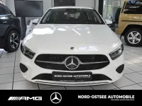 Gebraucht Mercedes A200 150 PS (110 kW) 2023 Unilack polarweiß Limousine