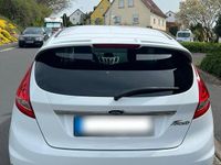 Gebraucht Ford Fiesta 82 PS (60 kW) 2011 Weiß Kleinwagen