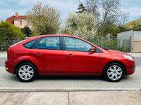 Second-hand Ford Focus 101 CP (74 kW) 2009 Roșu Hatchback