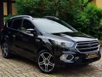 Gebraucht Ford Kuga ST-Line 150 PS (110 kW) 2020 Iridiumschwarz metallic SUV