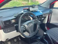 Gebraucht Toyota iQ 68 PS (50 kW) 2011 Rot Kleinwagen