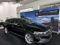 Gebraucht VW Passat Elegance 150 PS (110 kW) 2023 Schwarz perleffekt Kombi