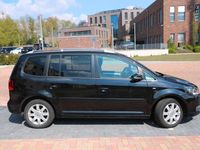Gebraucht VW Touran Cup 105 PS (77 kW) 2015 Schwarz Van / Kleinbus
