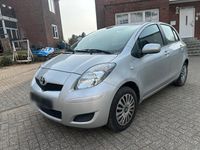 Gebraucht Toyota Yaris 69 PS (50 kW) 2011 Silber Kleinwagen