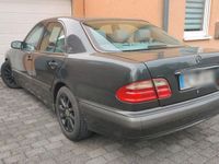 gebraucht Mercedes E220 E-Klasse W210CDI 143PS Top Zustand TÜV NEU